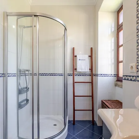 Hostwise - Country W/ Pool, Court & Views Holiday home *