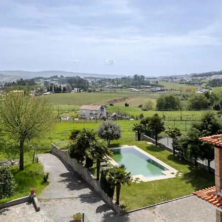 Hostwise - Country W/ Pool, Court & Views Holiday home