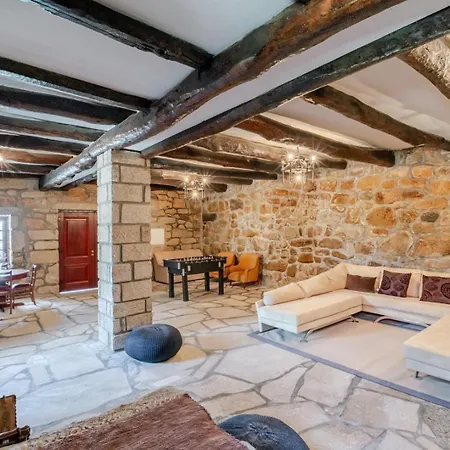 Dom wakacyjny Hostwise - Country W/ Pool, Court & Views Paredes (Porto)