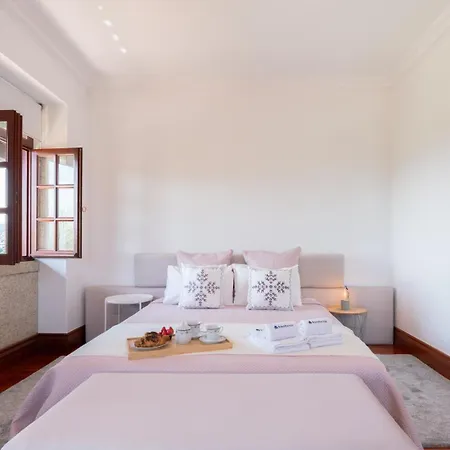 Hostwise - Country W/ Pool, Court & Views Dom wakacyjny