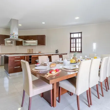 Σπίτι διακοπών Hostwise - Country W/ Pool, Court & Views