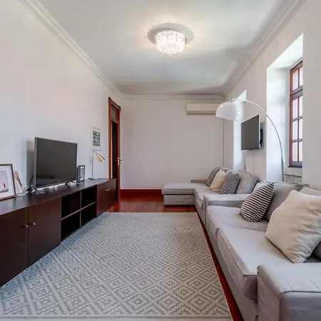 Dom wakacyjny Hostwise - Country W/ Pool, Court & Views *