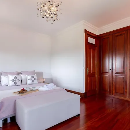 Hostwise - Country W/ Pool, Court & Views Dom wakacyjny