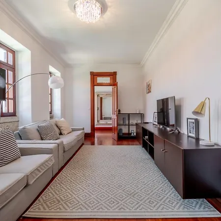 Dom wakacyjny Hostwise - Country W/ Pool, Court & Views