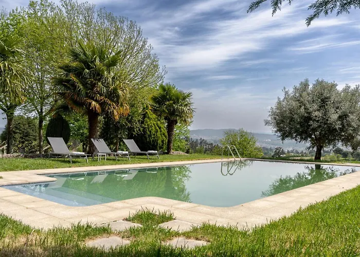 Hostwise - Country W/ Pool, Court & Views Hébergement de vacances *