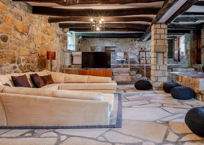 Hostwise - Country W/ Pool, Court & Views *