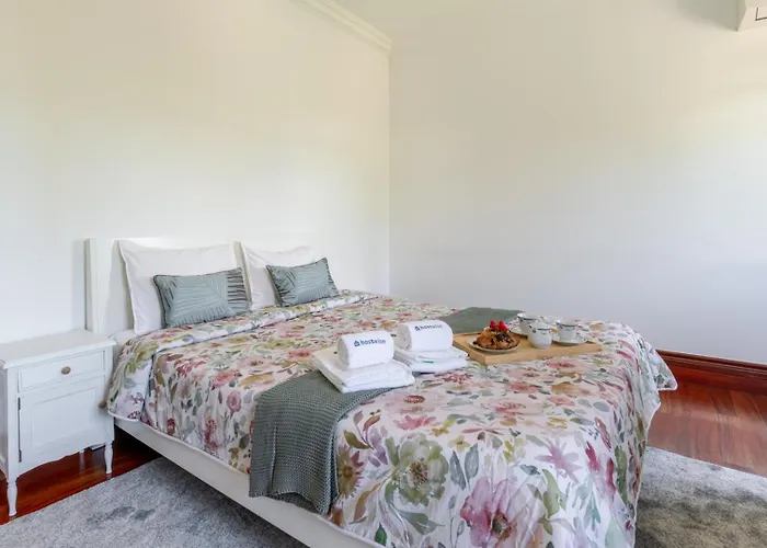 Hostwise - Country W/ Pool, Court & Views Hébergement de vacances