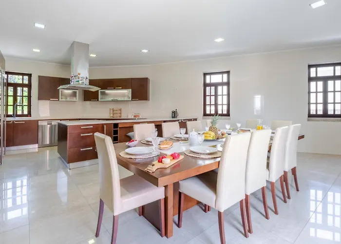 Hébergement de vacances Hostwise - Country W/ Pool, Court & Views