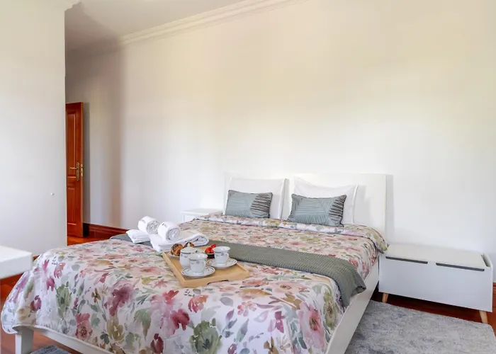 Hostwise - Country W/ Pool, Court & Views Hébergement de vacances *